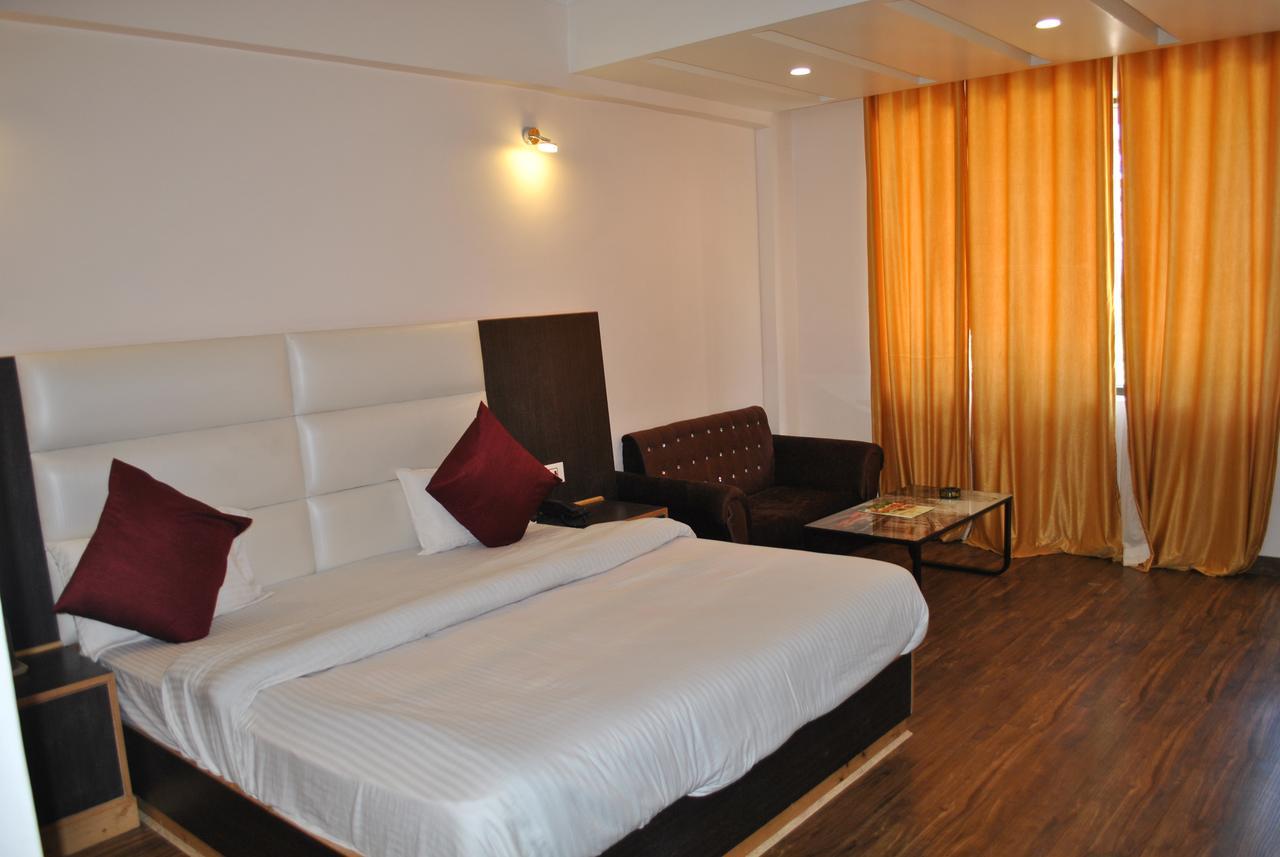 Hotel Natraj International Patnitop Exterior photo