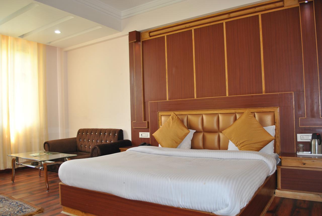 Hotel Natraj International Patnitop Exterior photo