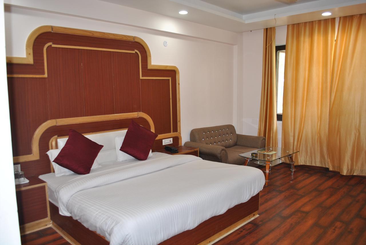 Hotel Natraj International Patnitop Exterior photo