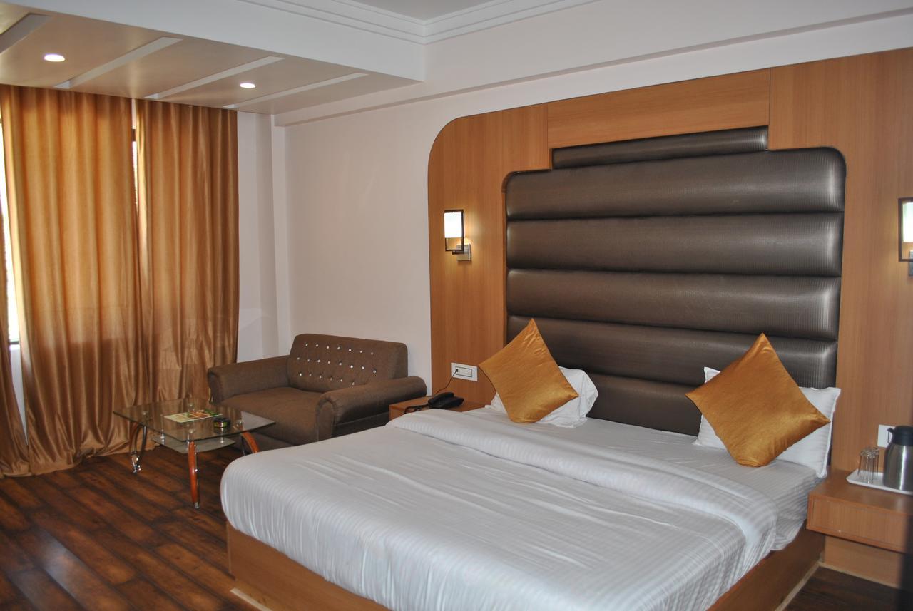 Hotel Natraj International Patnitop Exterior photo