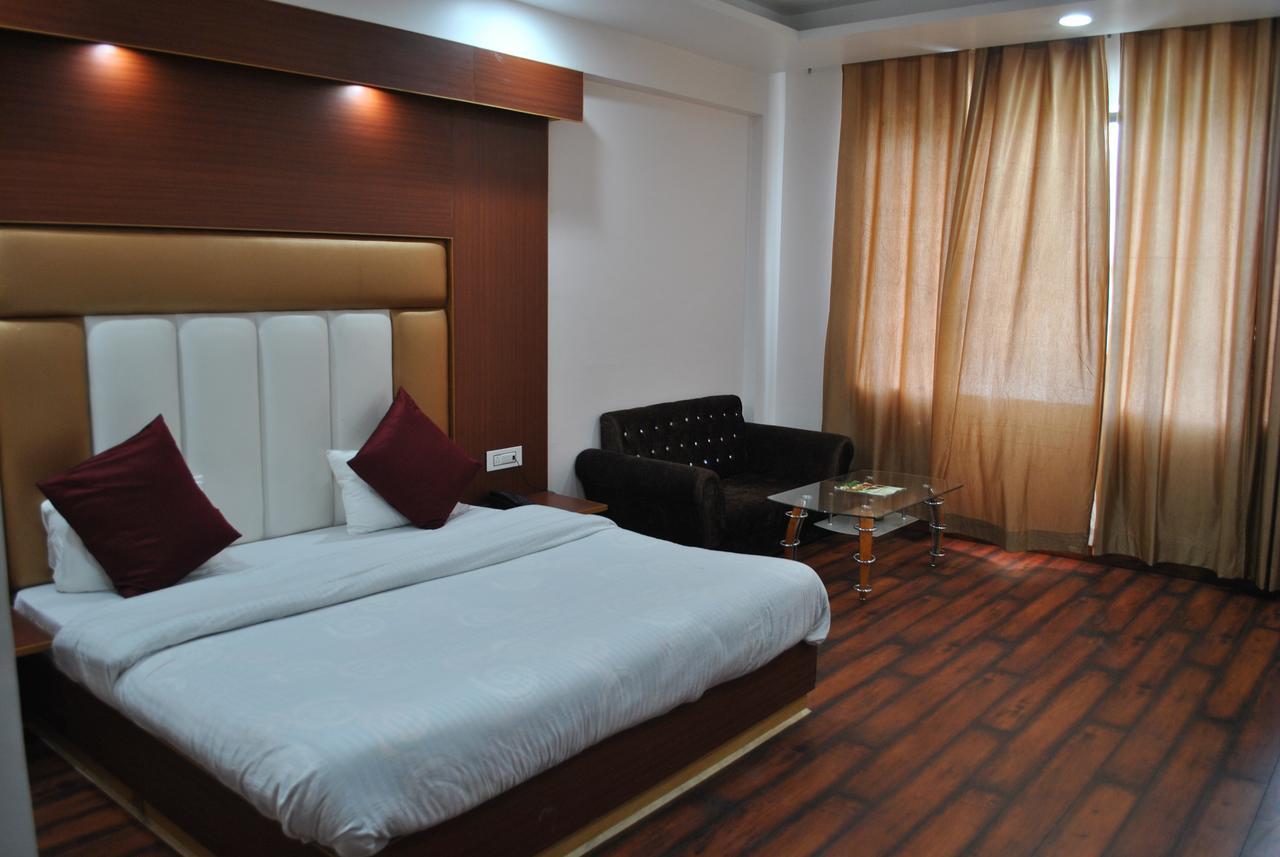 Hotel Natraj International Patnitop Exterior photo